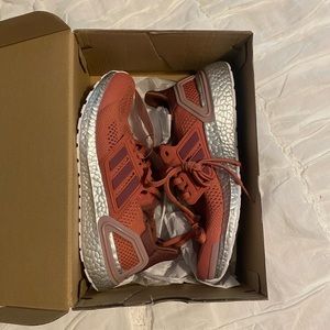 NWT Adidas 7.5 Women’s Ultraboost 19.5 DNA